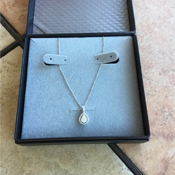 Diamond Teardrop Pendant with Chain, White Gold, .65 carats, stunning! - Picture 6 of 16